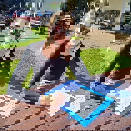 studenti venku v college