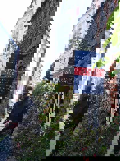 Studenti na procházce Broadstairs