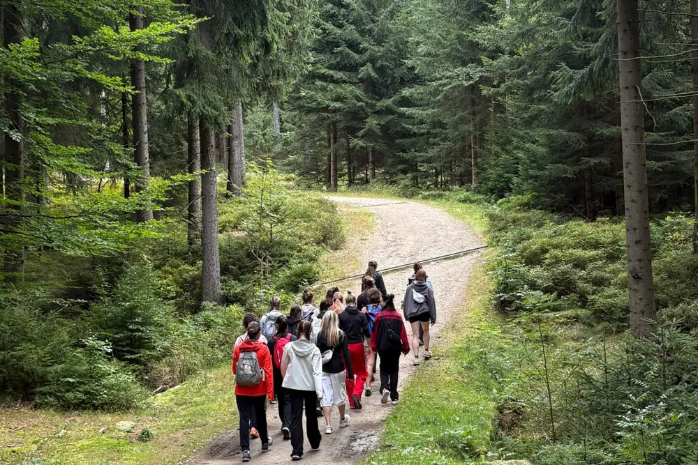 studenti v přírodě