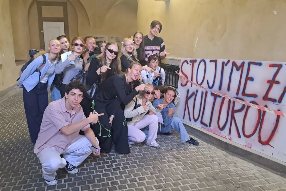 studenti v centu Prahy