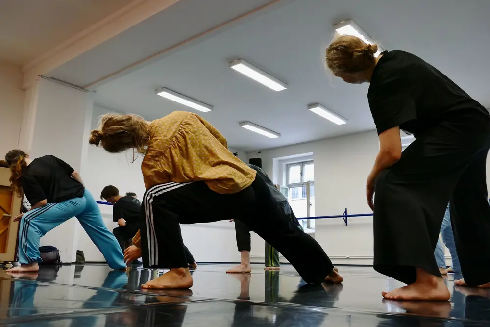 tanečníci pracují na workshopu