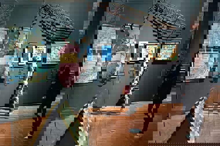 studenti na výstavě