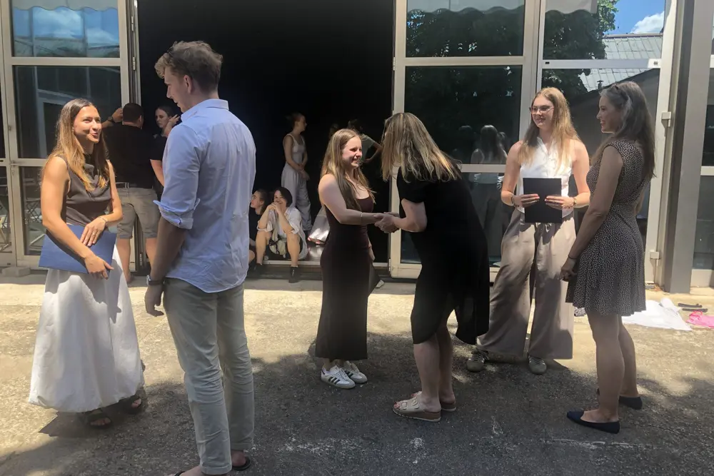slavnostní předávání diplomů absolventkám