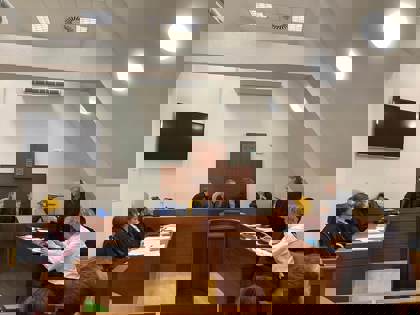 studenti na simulovaném soudním řízení