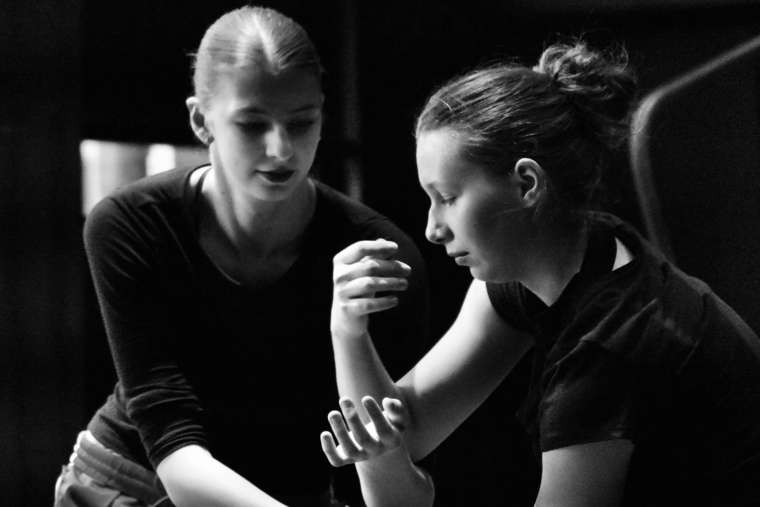 studenti při práci