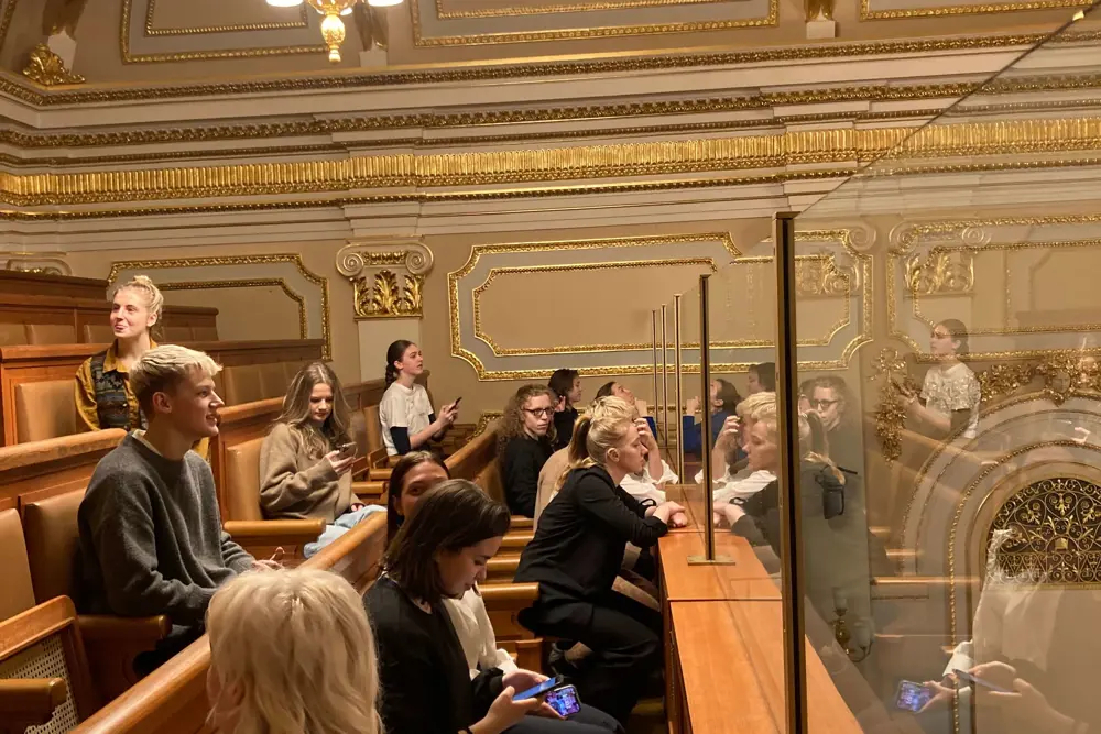 studenti v Poslanecké sněmovně