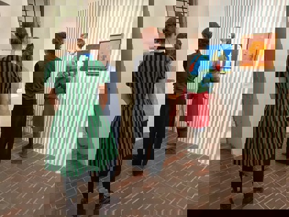 studenti na výstavě