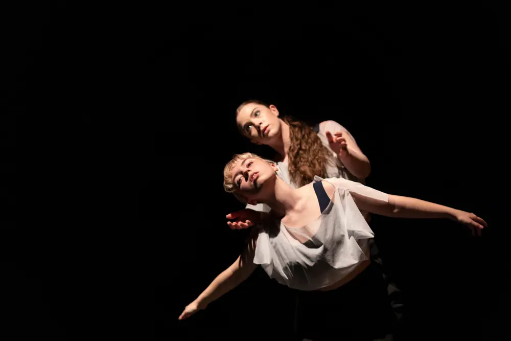 Tanečníci v choreografii