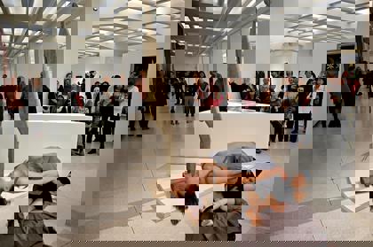 studenti tančí v Národní galerii