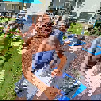 studenti venku v college