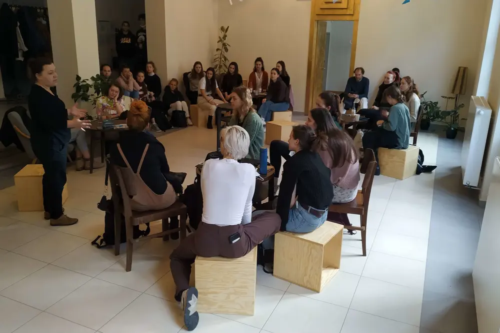 Studenti naslouchají